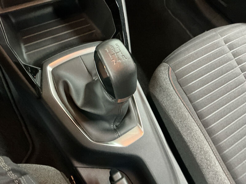 Peugeot 208 1.2 PureTech SHZ RFK LED BT EL.SPIEGEL 9