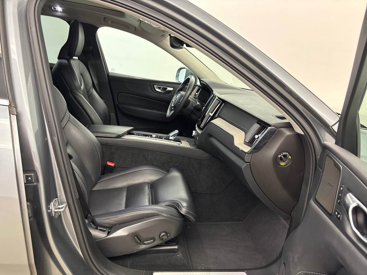 Volvo XC60 T6 AWD Inscription LEDER NAVI LED PANO SHZ 6