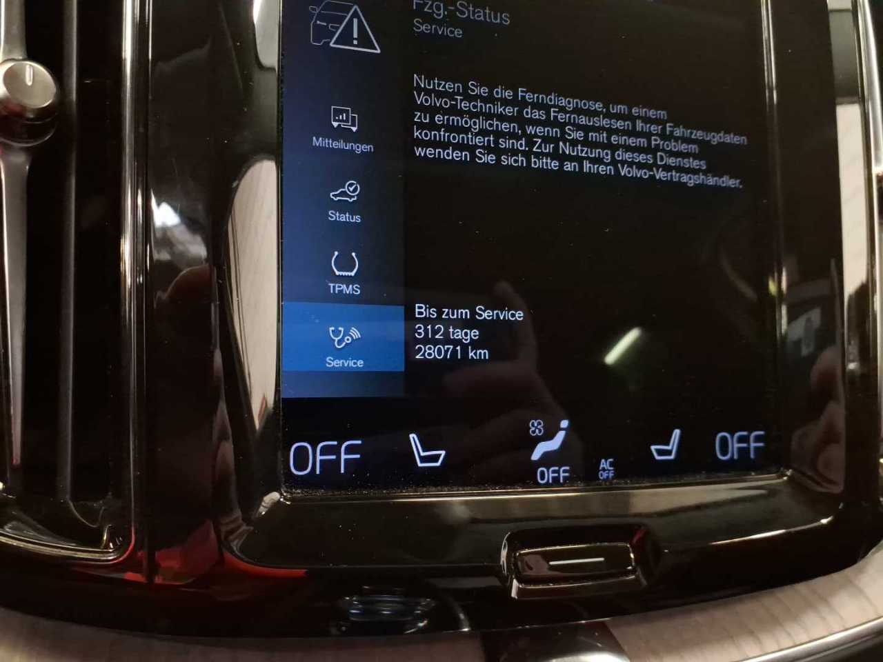 Volvo XC60 T6 AWD Inscription LEDER NAVI LED PANO SHZ 9