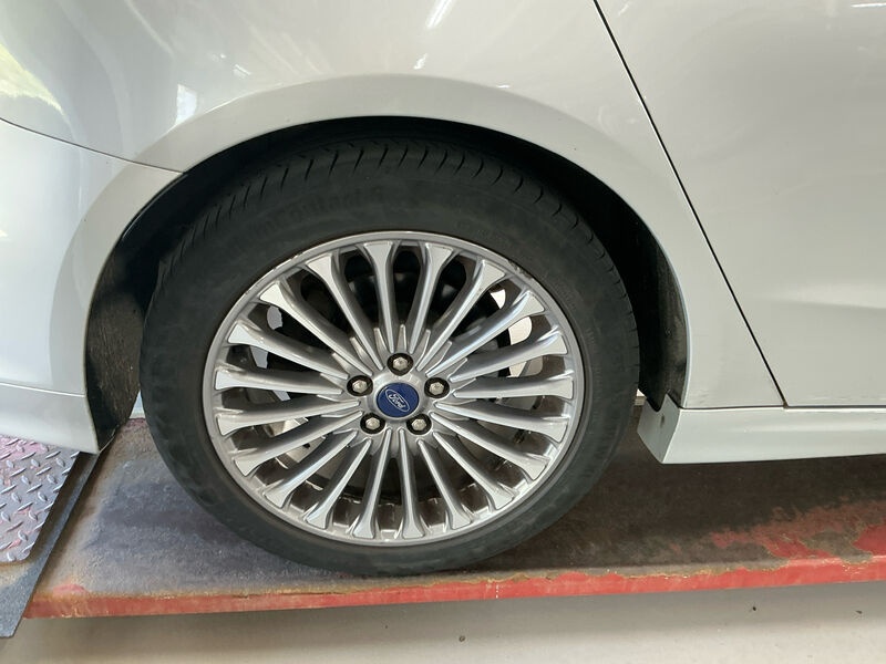 Ford Mondeo Turnier 2.0 EB Titanium Leder Navi LED 12