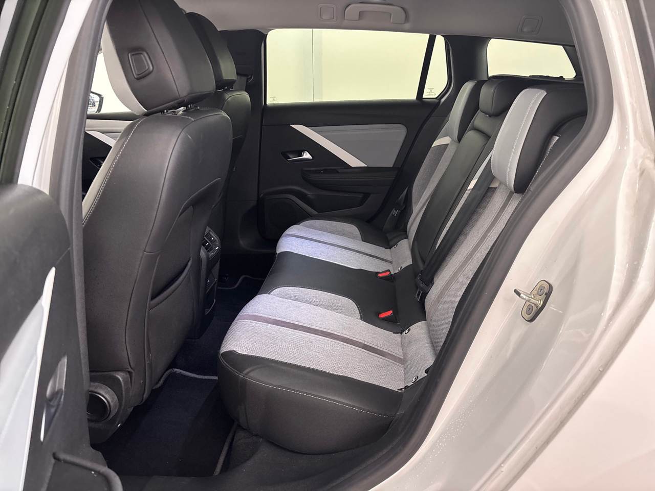 Opel Astra ST 1.5 D Business Elegance NAVI SHZ RFK LED SPURHALTE 7