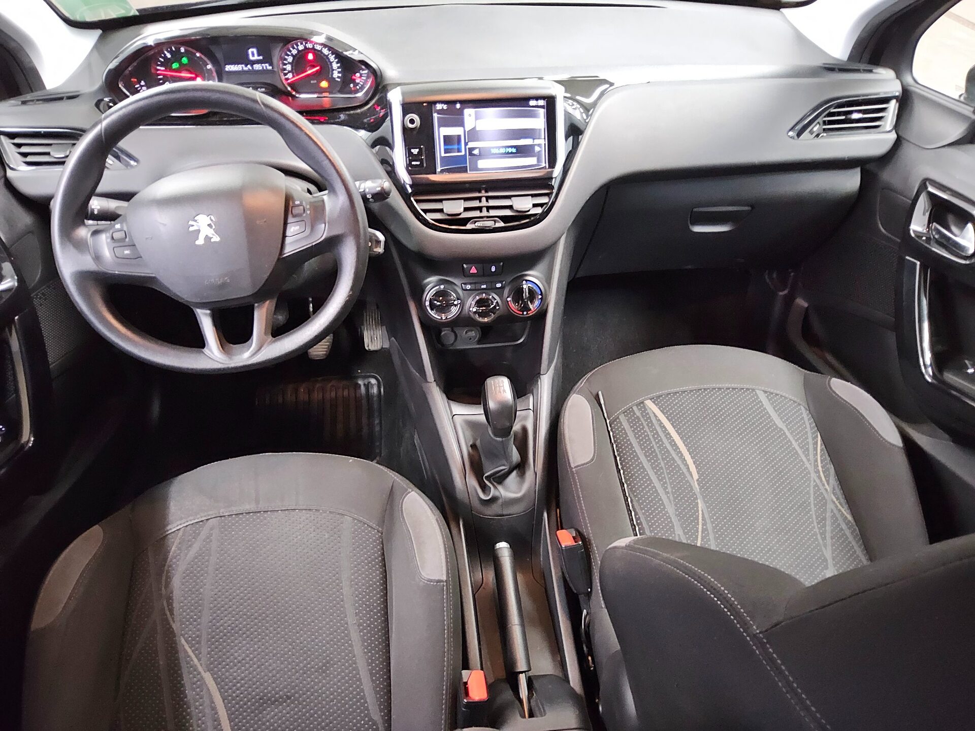 Peugeot 208 1.6 eHDi Active Shz PDC Klima 5