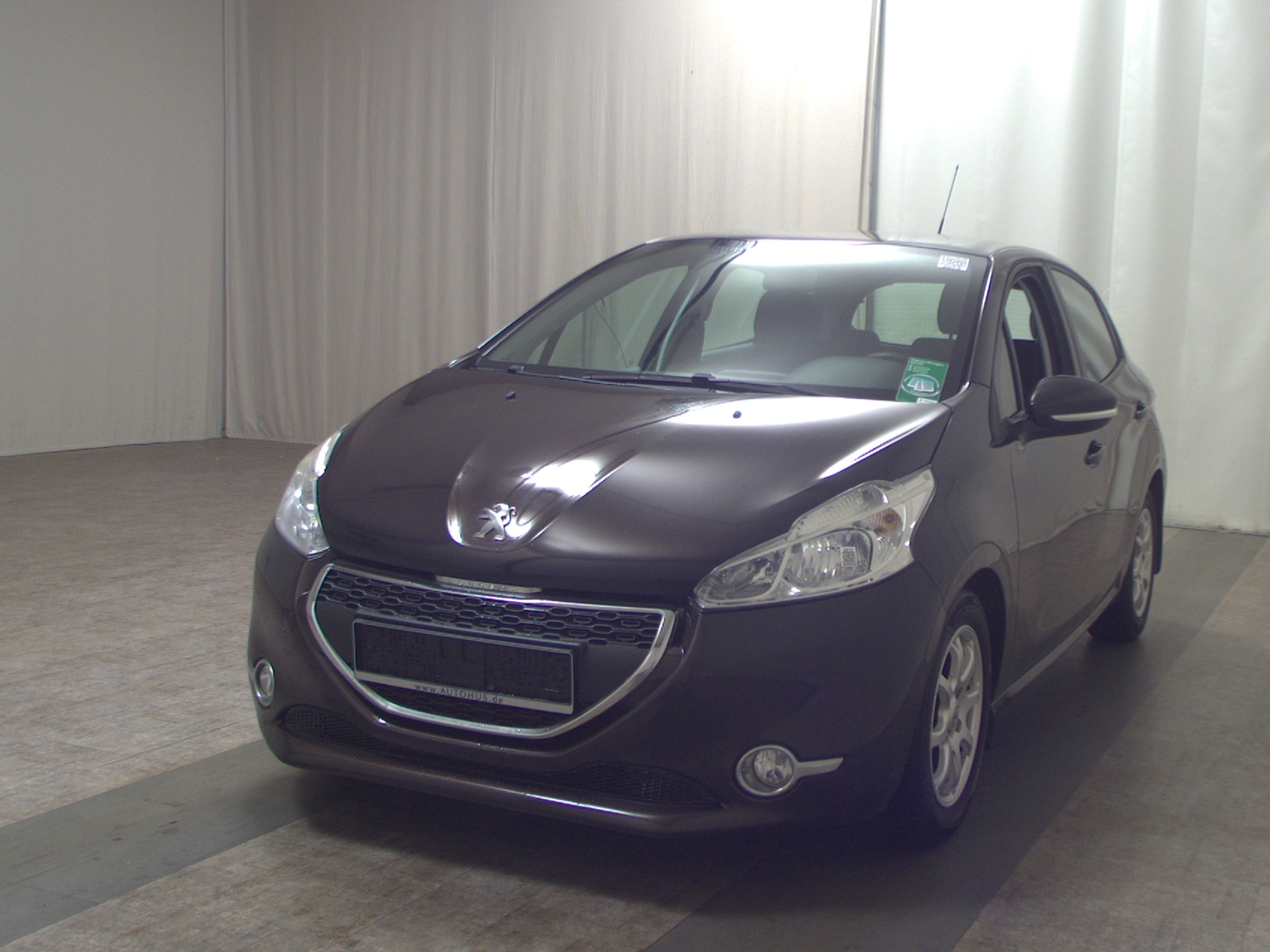 Peugeot 208 1.6 eHDi Active Shz PDC Klima 2