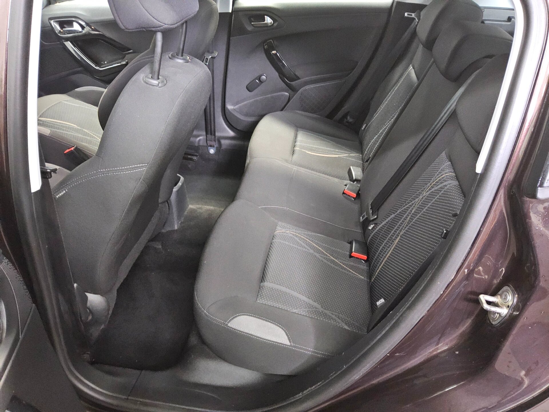 Peugeot 208 1.6 eHDi Active Shz PDC Klima 13