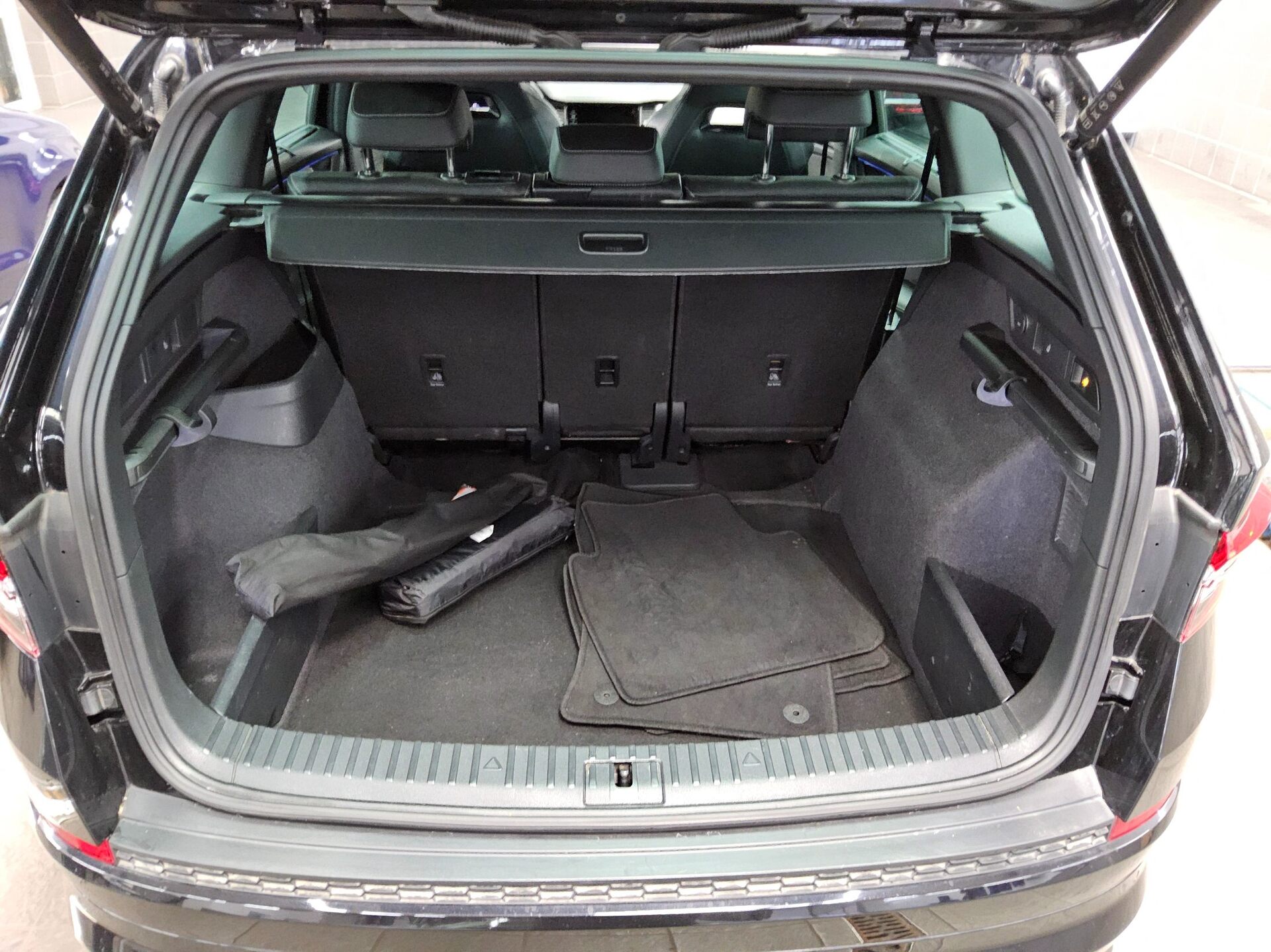 Skoda Kodiaq 2.0 TDI SportLine Navi LED Virtual DCC AHK 4xSHZ 12