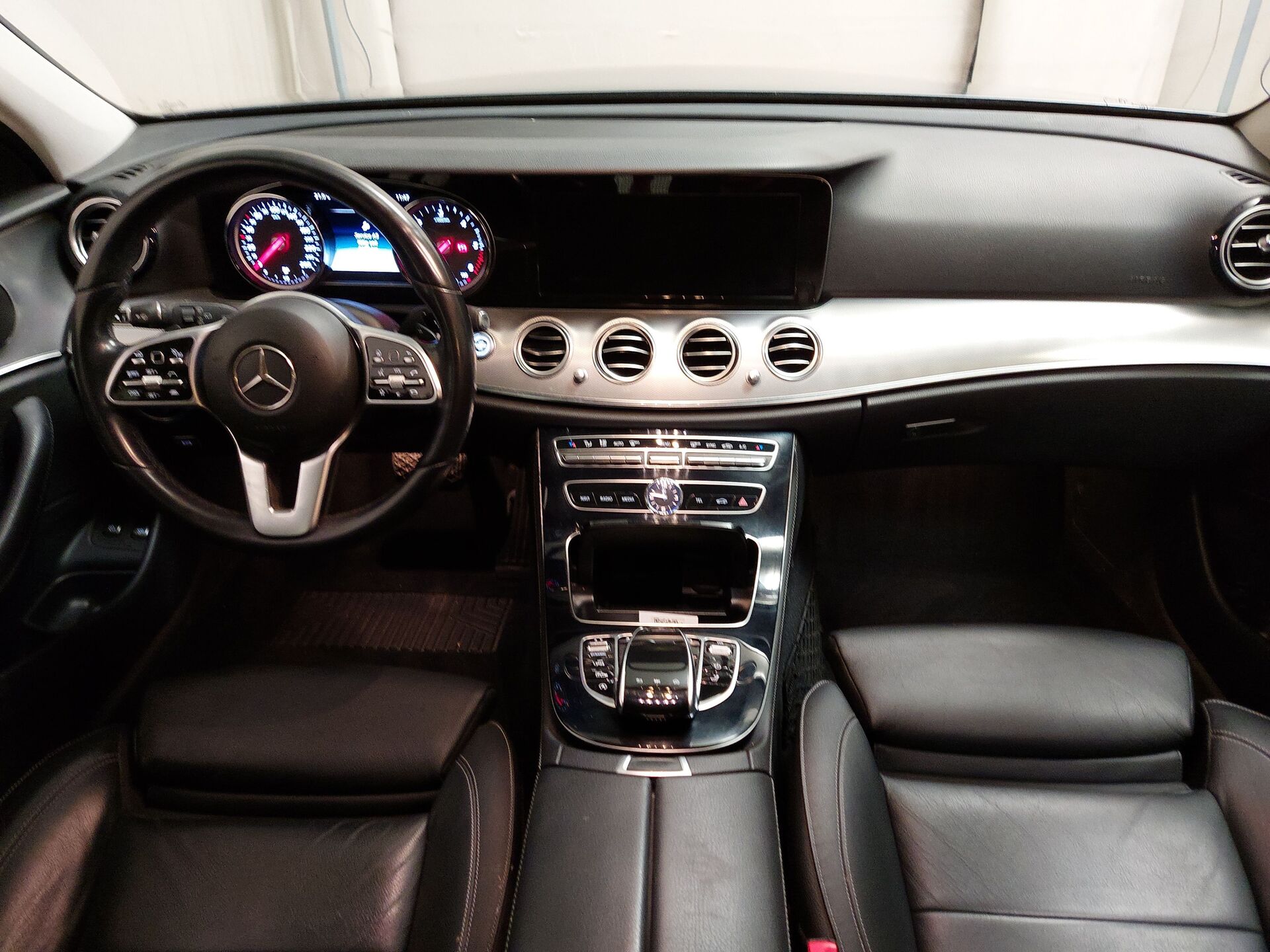 Mercedes-Benz E 220 T d Avantgarde NAVI LED LEDER SHZ PDC 12