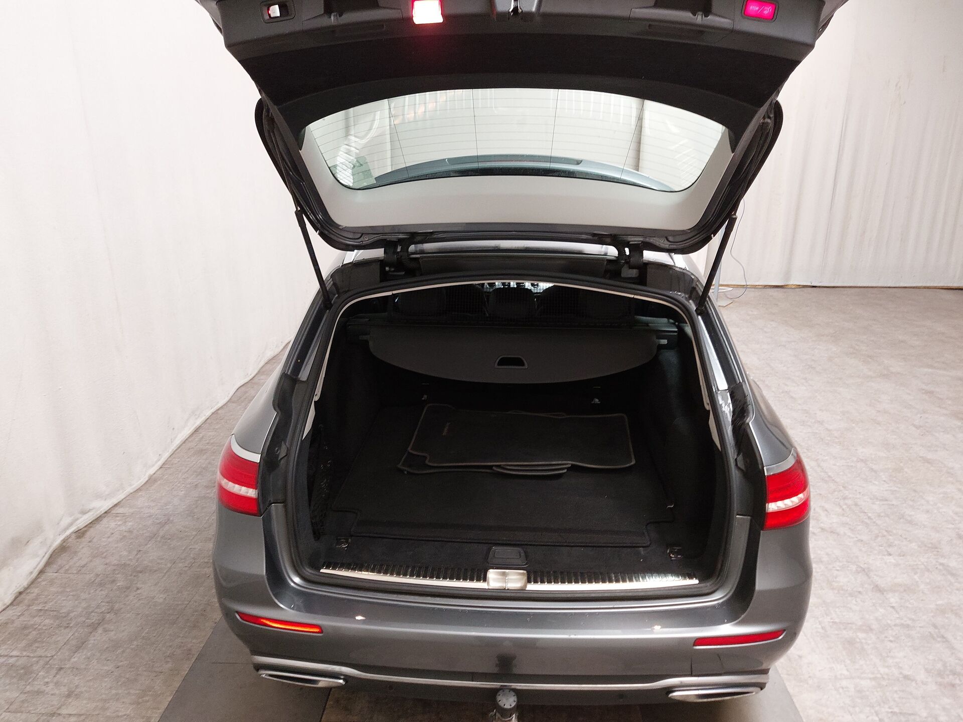 Mercedes-Benz E 220 T d Avantgarde NAVI LED LEDER SHZ PDC 15