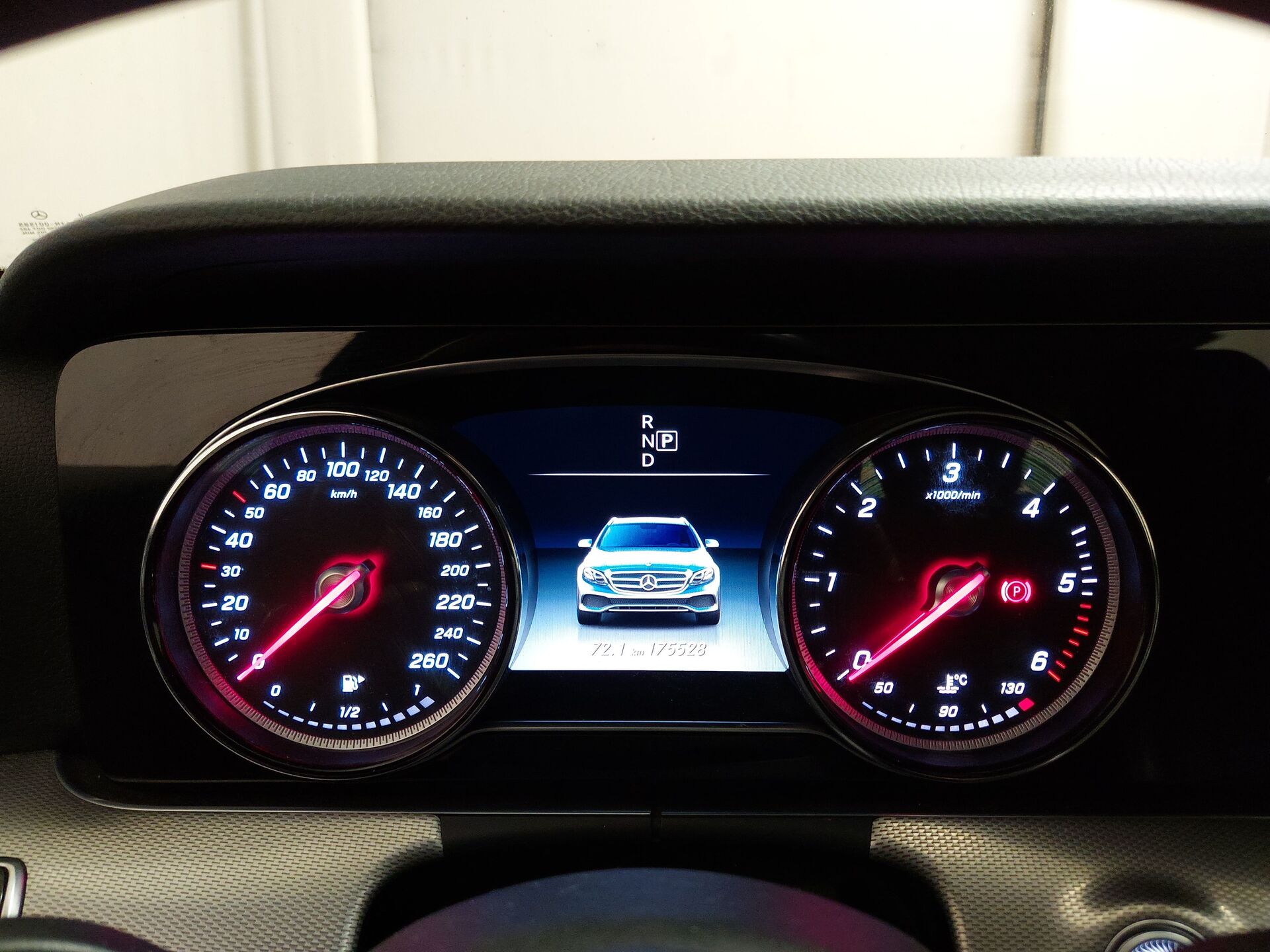 Mercedes-Benz E 220 T d Avantgarde NAVI LED LEDER SHZ PDC 17