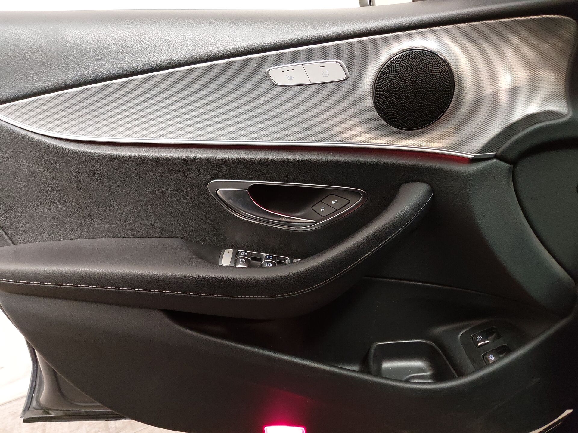 Mercedes-Benz E 220 T d Avantgarde NAVI LED LEDER SHZ PDC 10