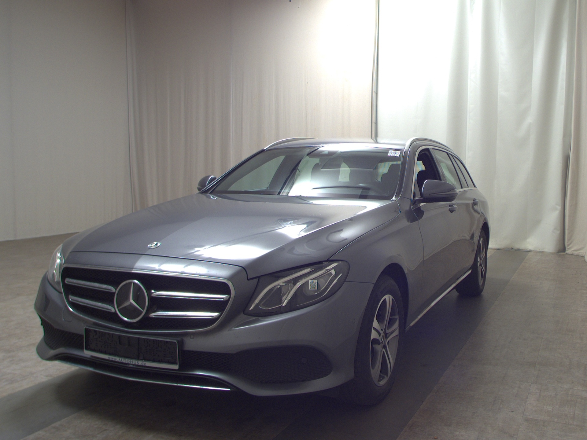 Mercedes-Benz E 220 T d Avantgarde NAVI LED LEDER SHZ PDC 2