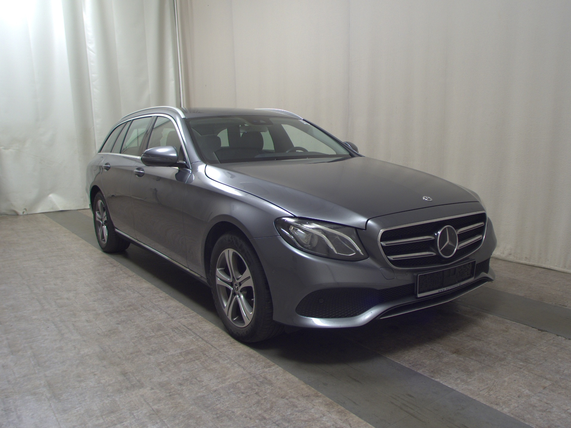 Mercedes-Benz E 220 T d Avantgarde NAVI LED LEDER SHZ PDC 3