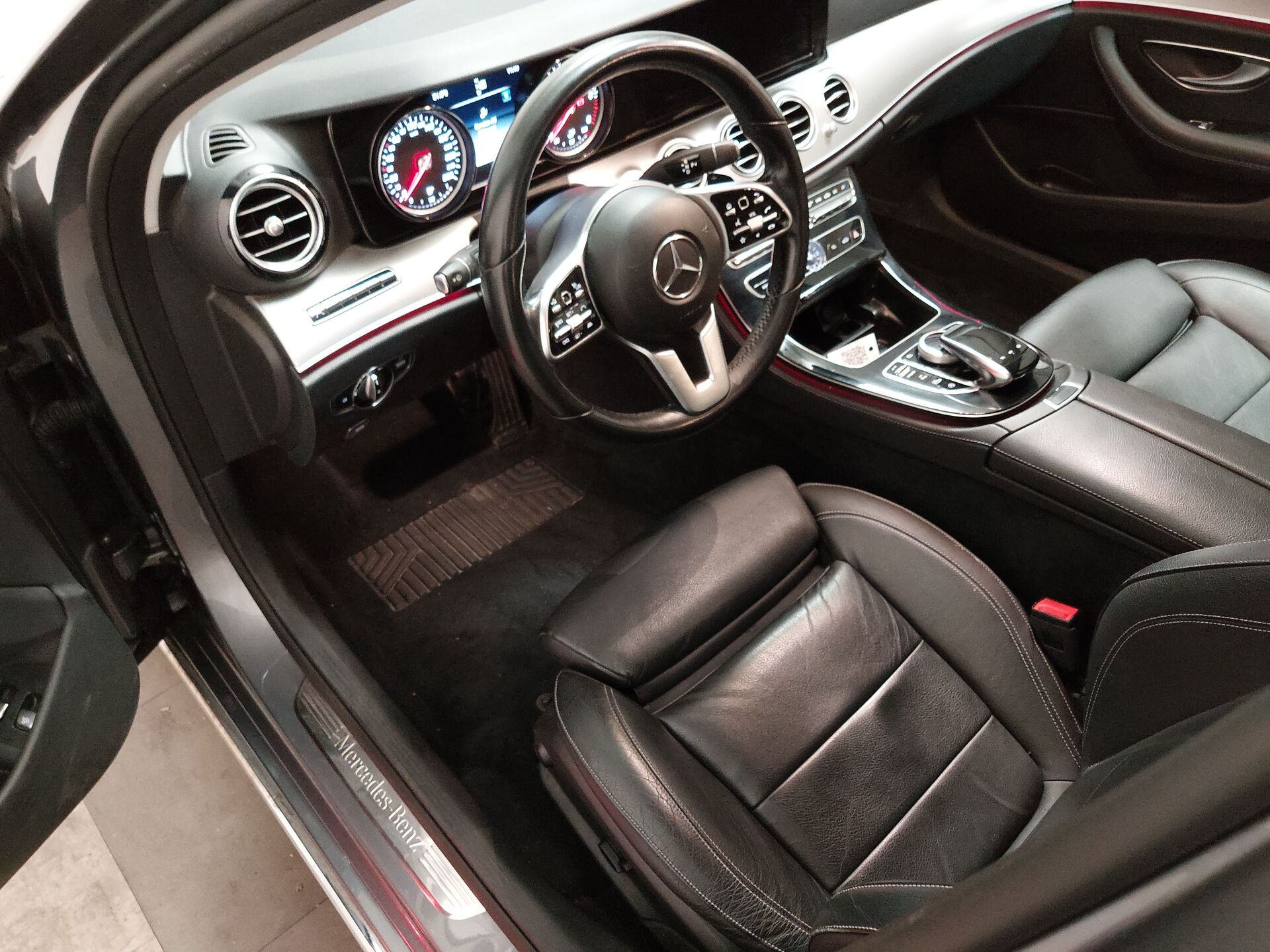 Mercedes-Benz E 220 T d Avantgarde NAVI LED LEDER SHZ PDC 8