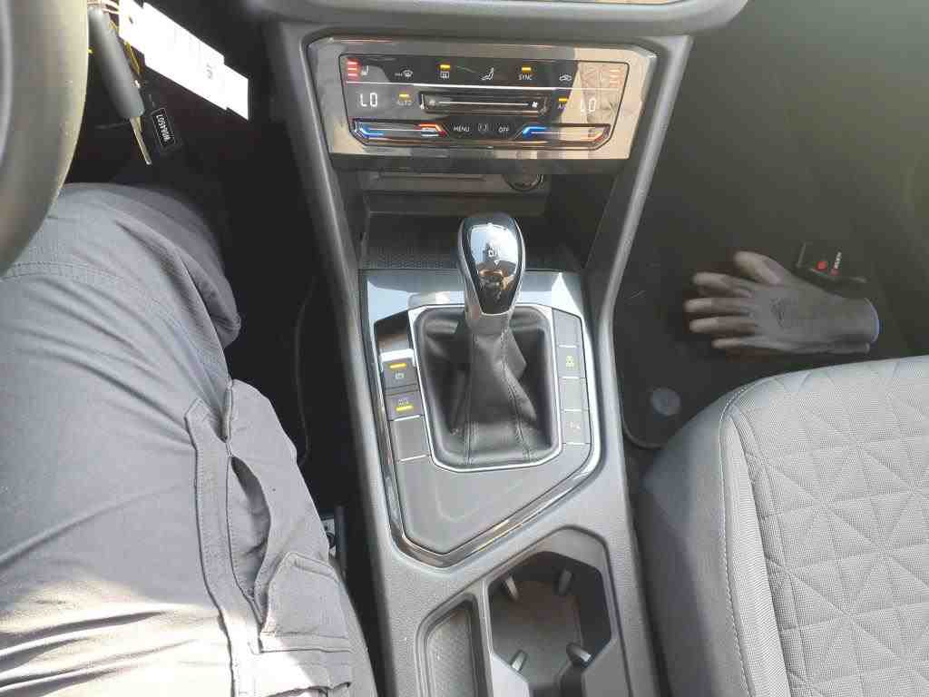 Volkswagen VW Tiguan 2.0 TDI Life NAVI SHZ RFK LED ACC 8