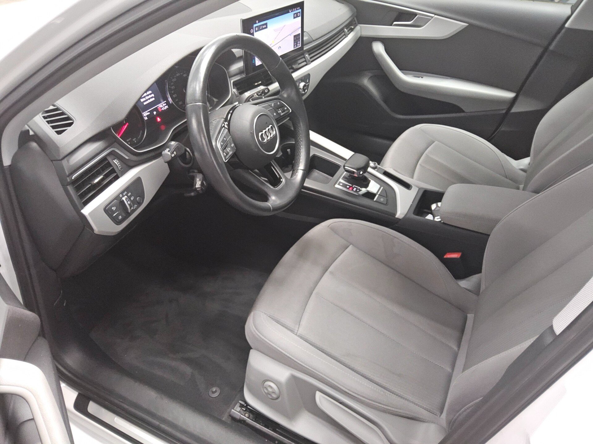 Audi A4 Avant 35 TDI Navi LED PDC Shz 8