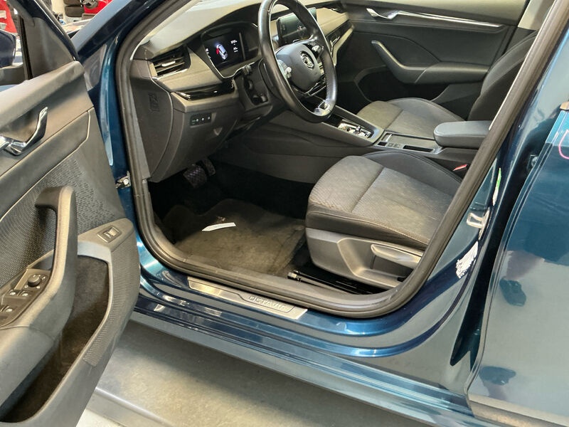 Skoda Octavia Kombi 2.0 TDI NAVI KLIMA LED RADIO AID 6