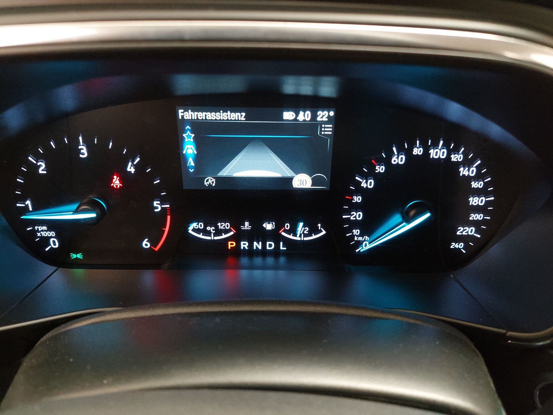 Ford Focus Turnier 1.5 EB Titanium NAVI KLIMAAUT SHZ RFK LED 17