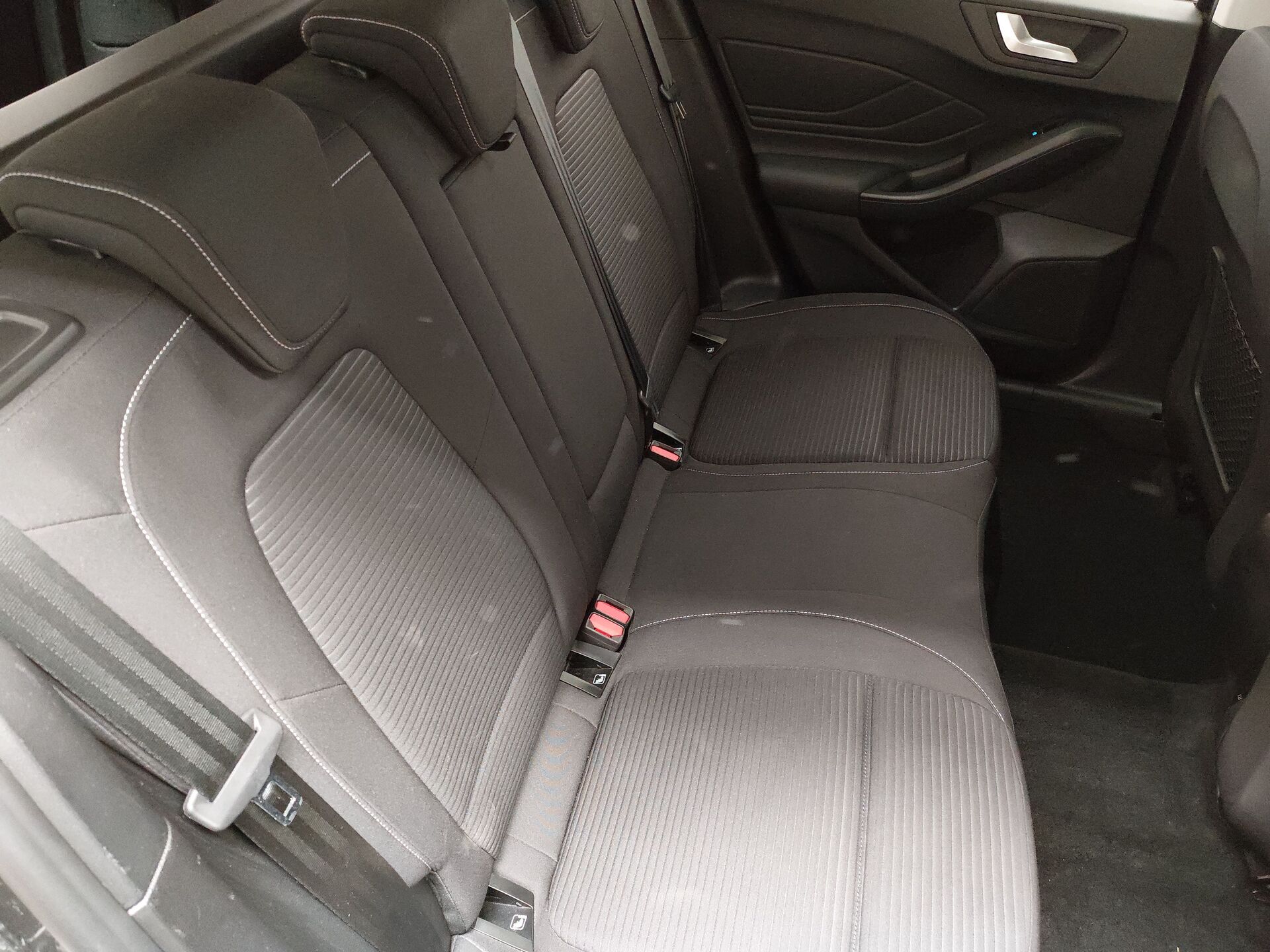 Ford Focus Turnier 1.5 EB Titanium NAVI KLIMAAUT SHZ RFK LED 13