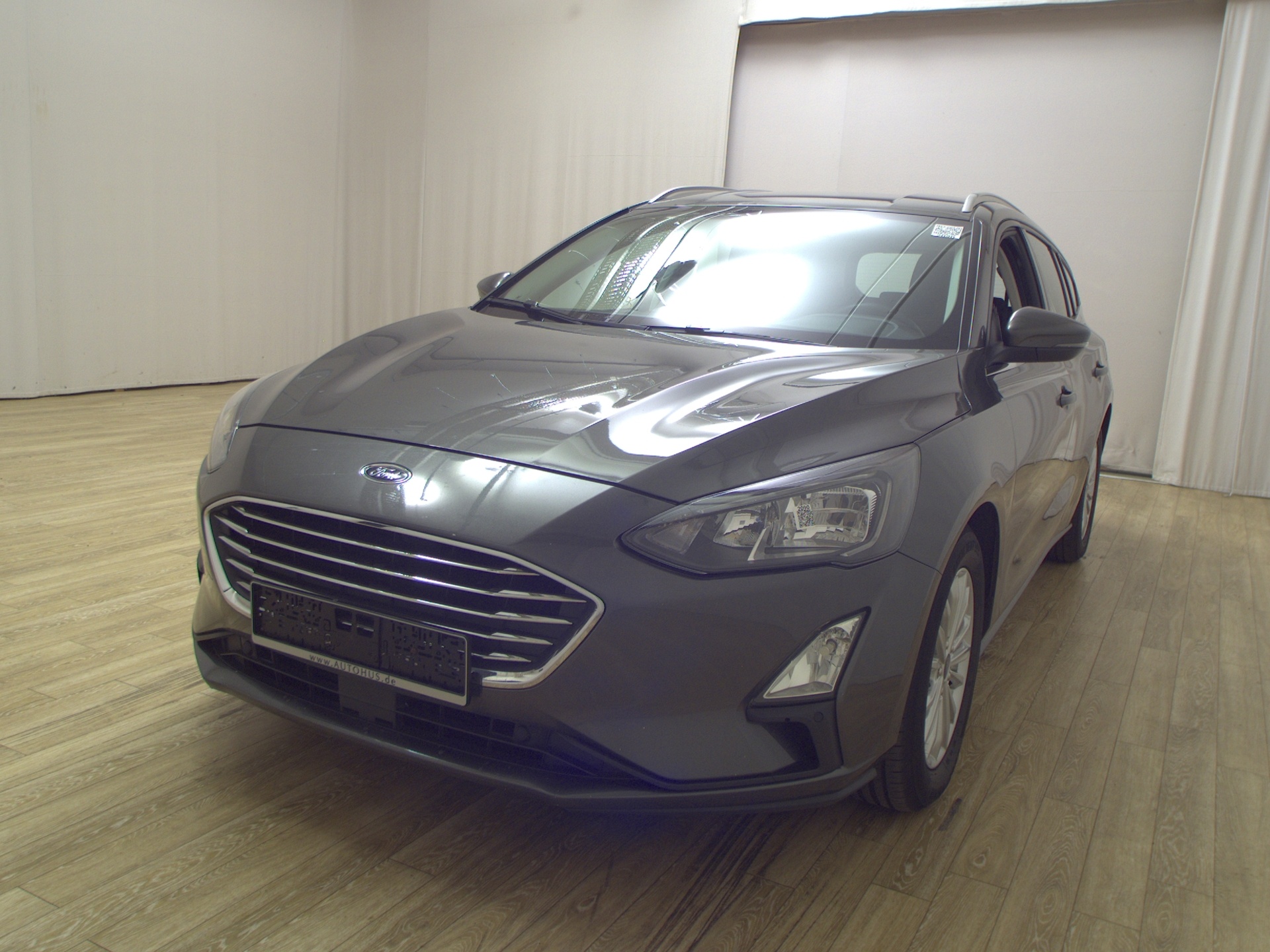 Ford Focus Turnier 1.5 EB Titanium NAVI KLIMAAUT SHZ RFK LED 2