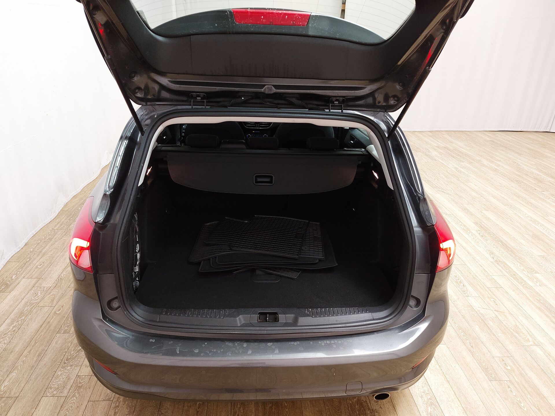 Ford Focus Turnier 1.5 EB Titanium NAVI KLIMAAUT SHZ RFK LED 15