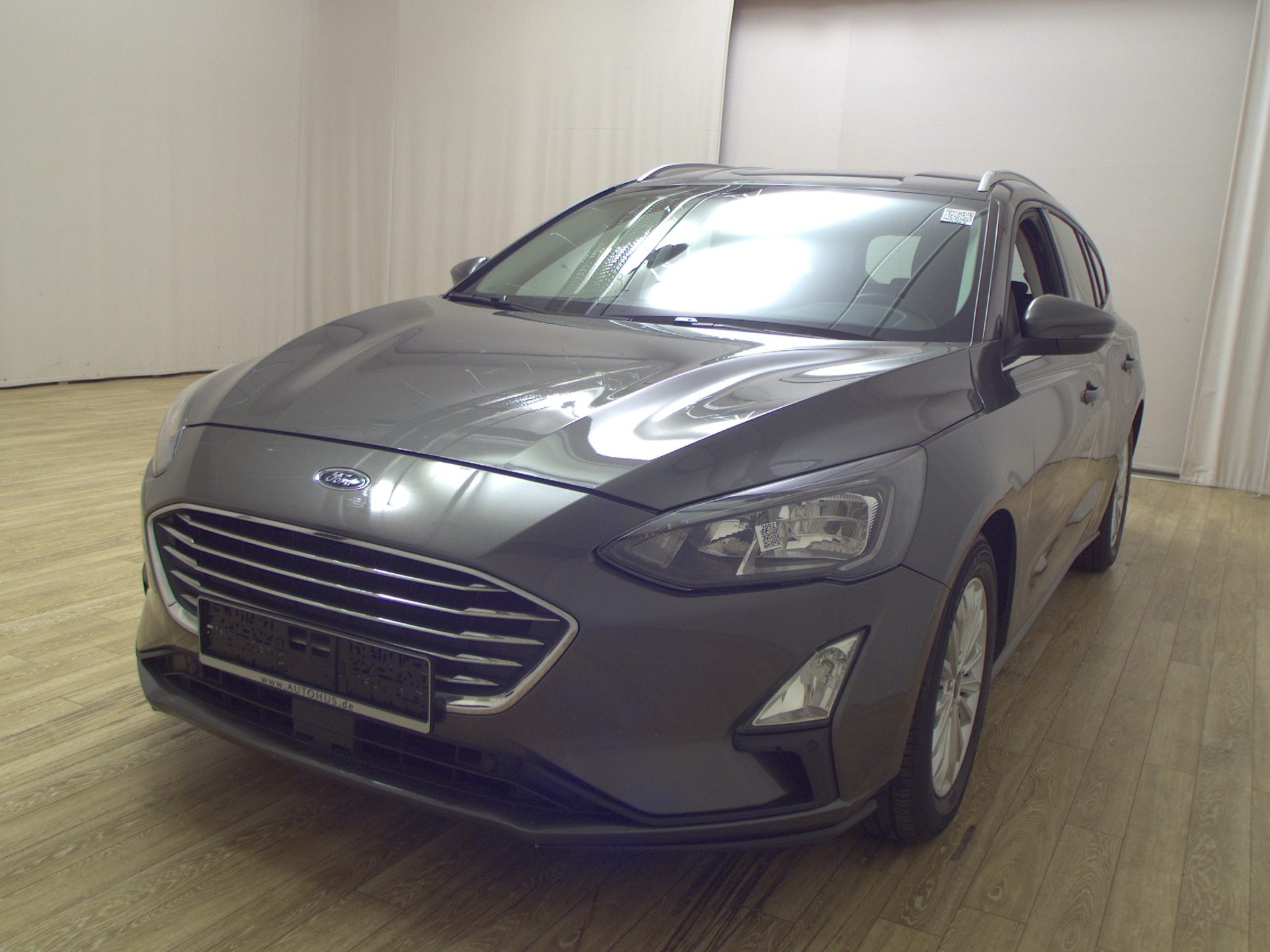 Ford Focus Turnier 1.5 EB Titanium NAVI KLIMAAUT SHZ RFK LED 2