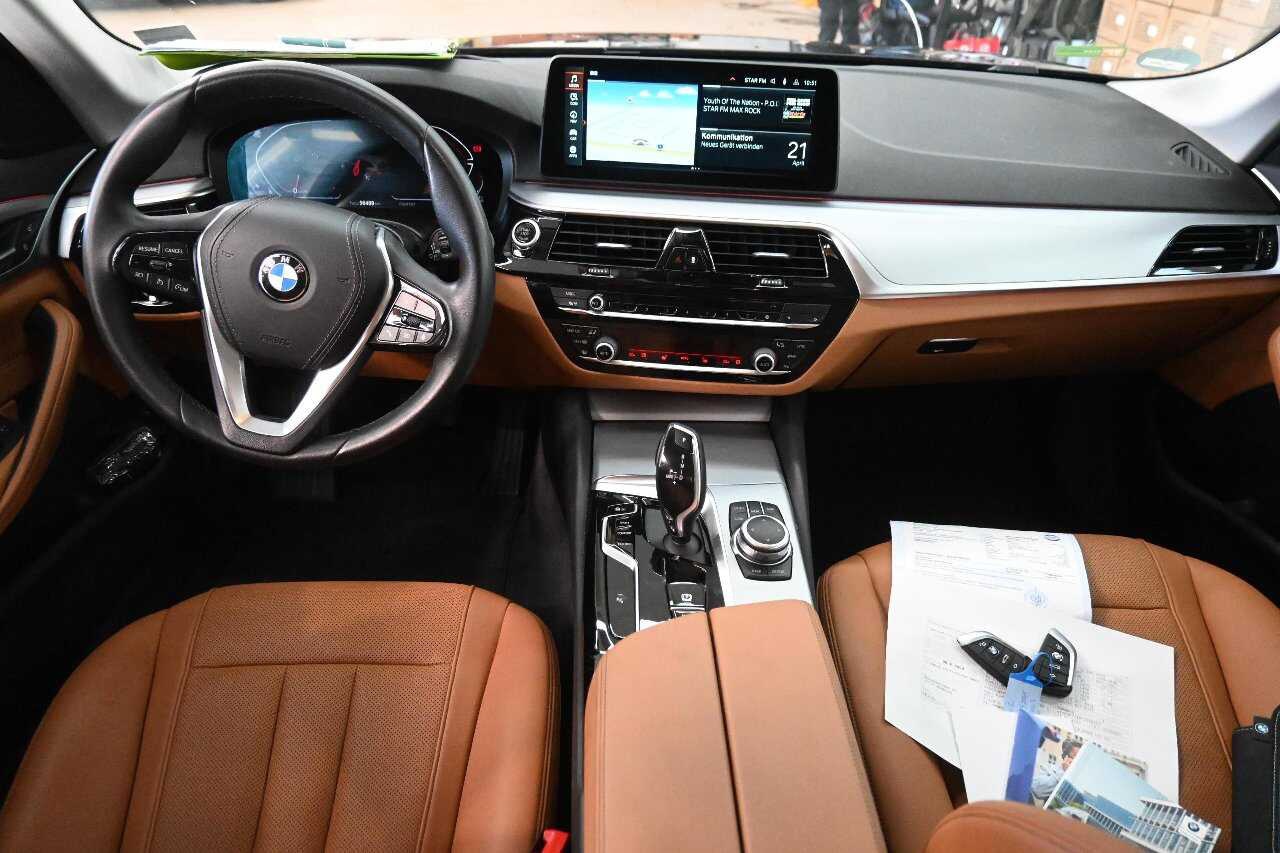 BMW 520dA Touring LEDER LED SHZ HUD PDC 5