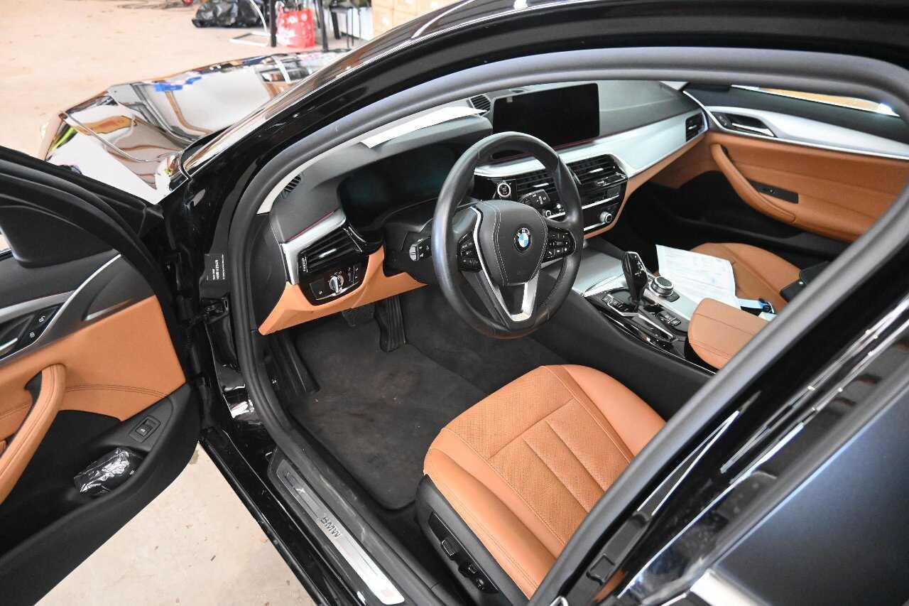 BMW 520dA Touring LEDER LED SHZ HUD PDC 6