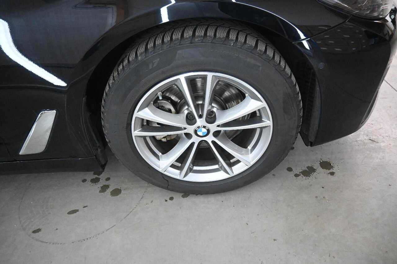BMW 520dA Touring LEDER LED SHZ HUD PDC 12