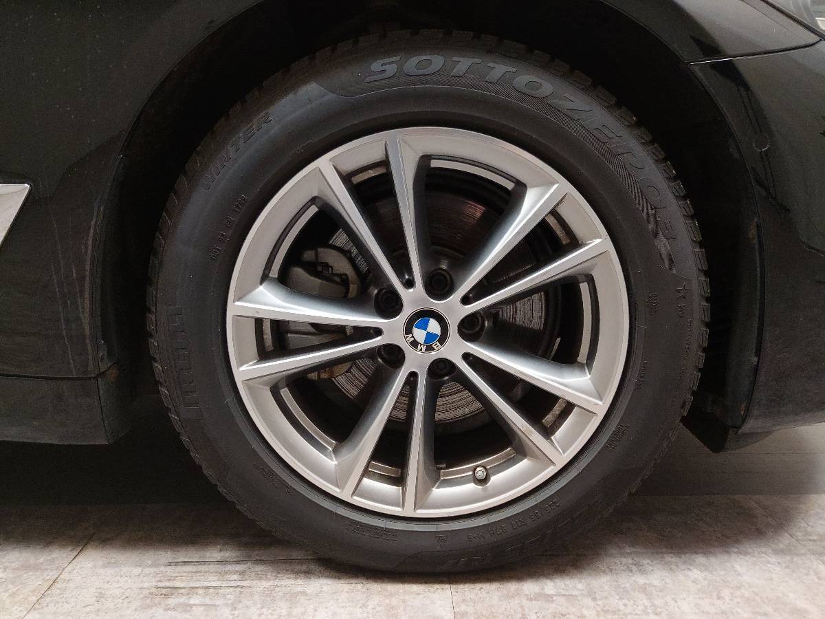 BMW 520d Touring LEDER LED SHZ HUD PDC 9