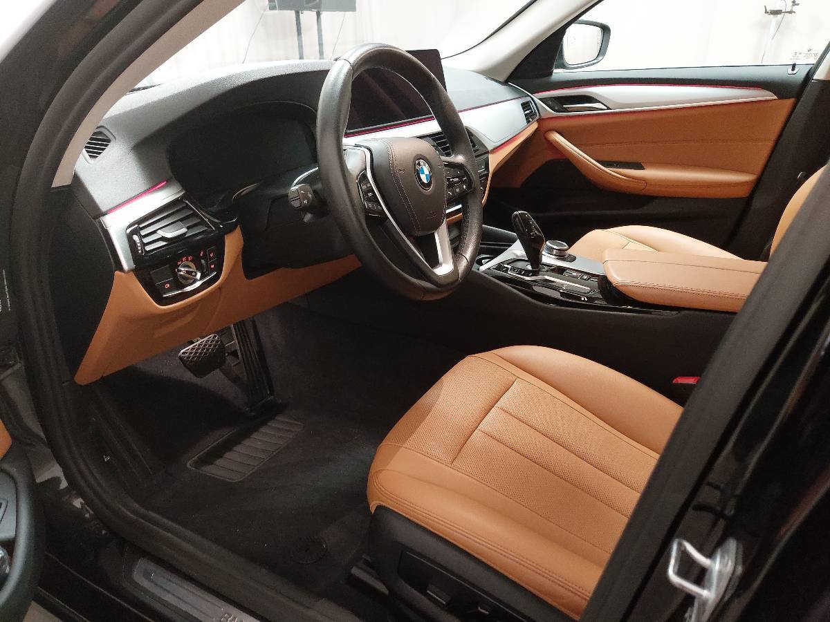 BMW 520d Touring LEDER LED SHZ HUD PDC 12