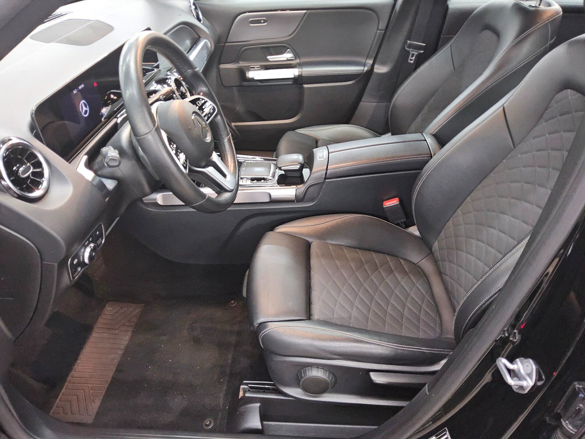 Mercedes-Benz GLB 200 d Progressive T-Leder Navi LED AHK RfK 9