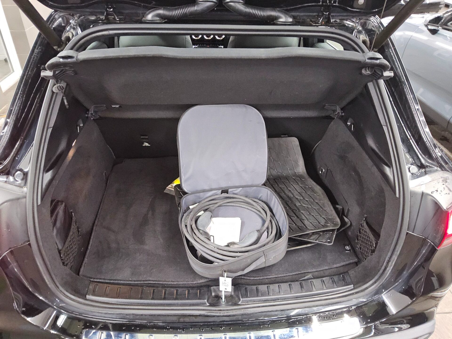 Mercedes-Benz EQA 250 Navi LED Shz PDC 12