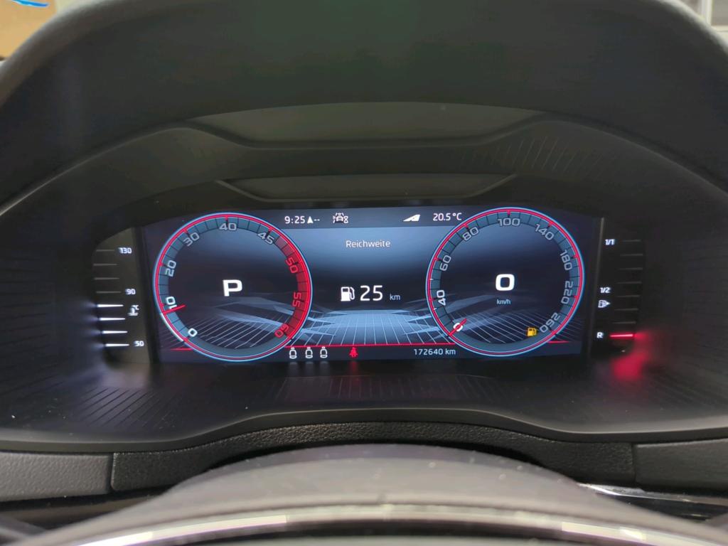 Skoda Karoq 2.0 TDI 4x4 SportLine NAVI SPORTSITZE KLIMAAUT LED RADIO 9
