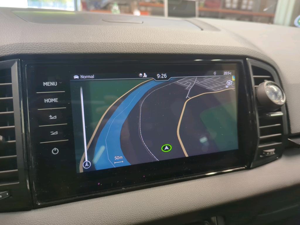 Skoda Karoq 2.0 TDI 4x4 SportLine NAVI SPORTSITZE KLIMAAUT LED RADIO 10