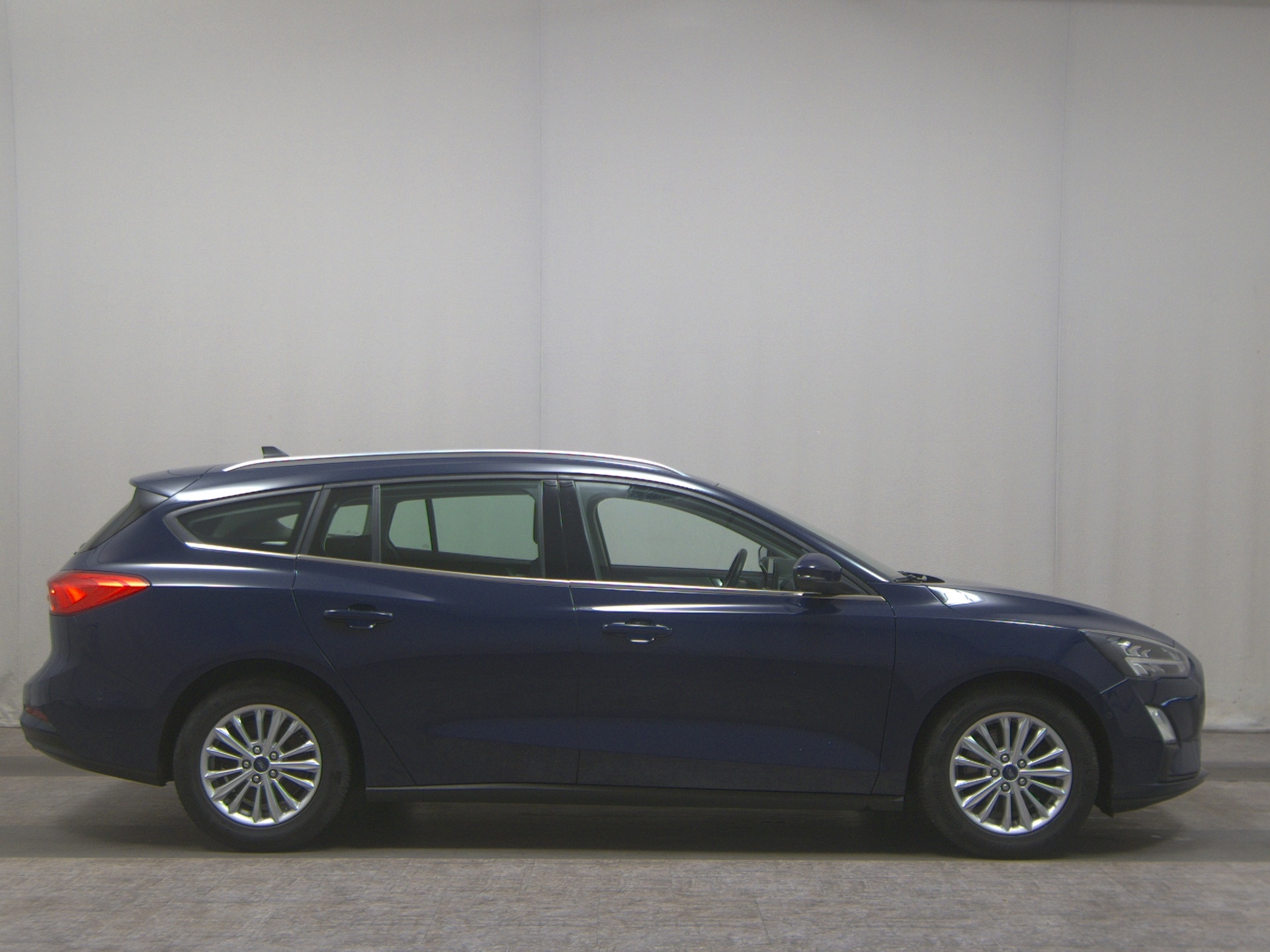 Ford Focus Turnier 1.5 EB Titanium Navi LED RFK ACC