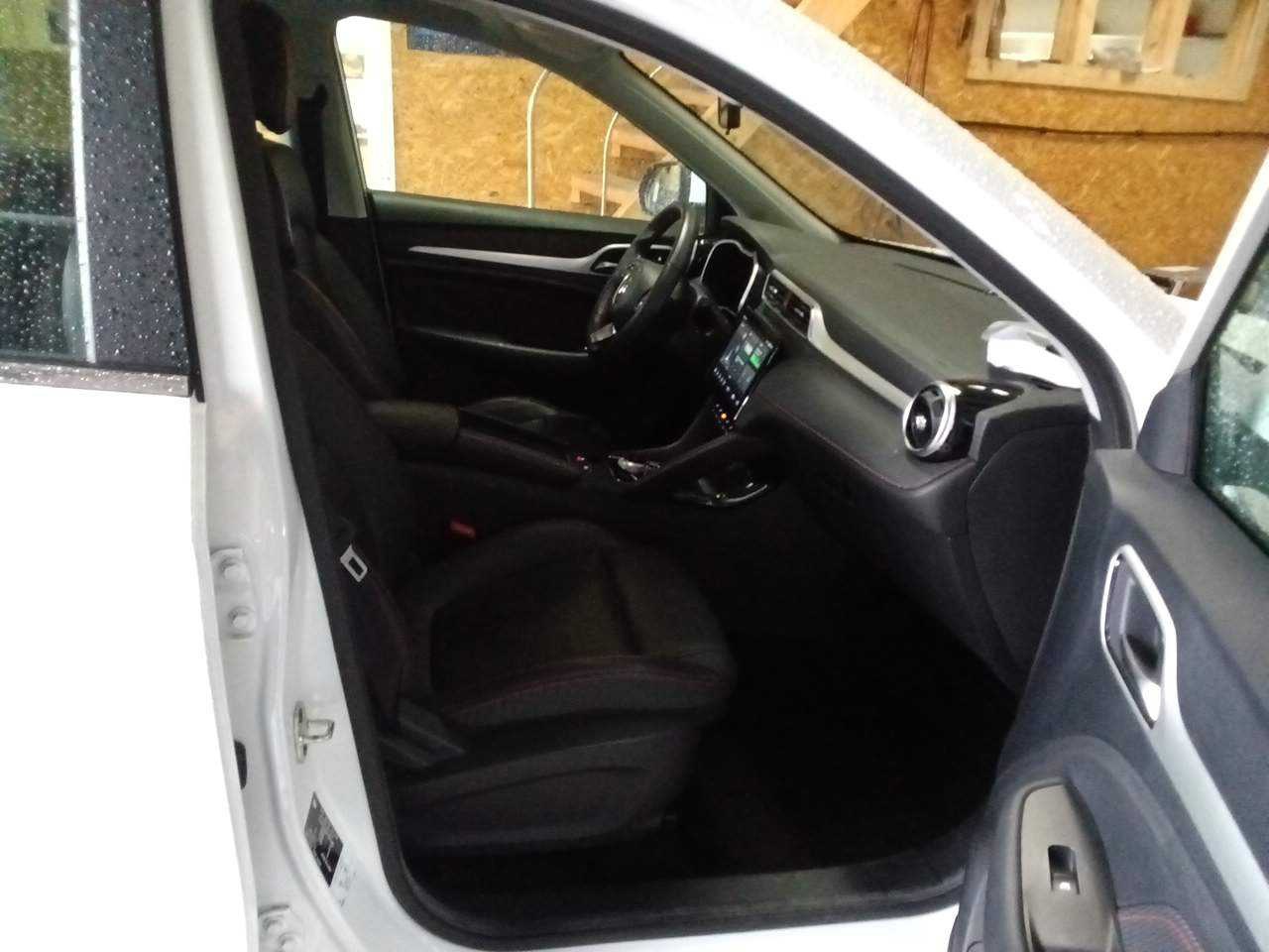 MG ZS LEDER NAVI LED PANO SHZ 6