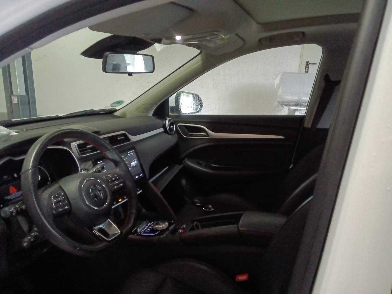 MG ZS LEDER NAVI LED PANO SHZ 5