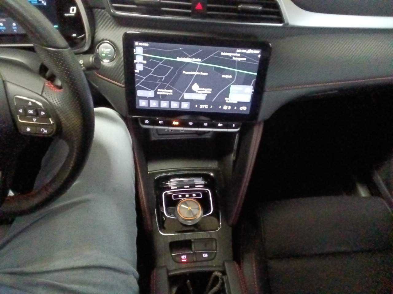 MG ZS LEDER NAVI LED PANO SHZ 9