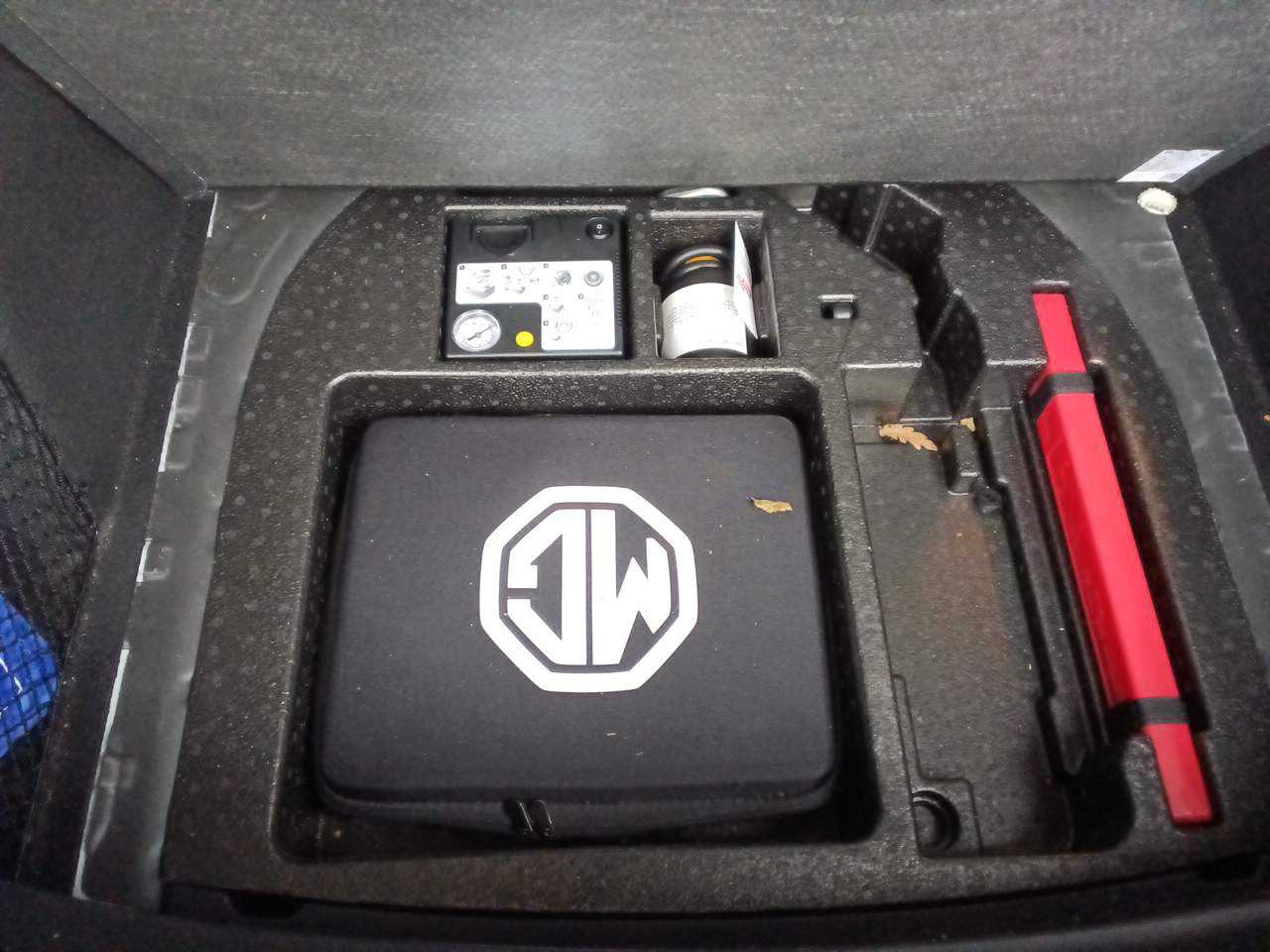 MG ZS LEDER NAVI LED PANO SHZ 11
