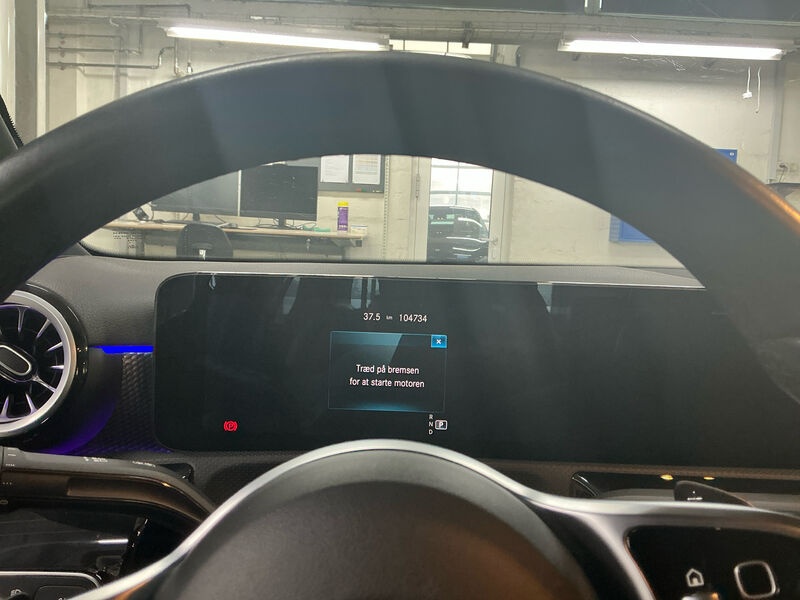 Mercedes-Benz A 200 d Progressive T-Leder Navi LED AHK 9