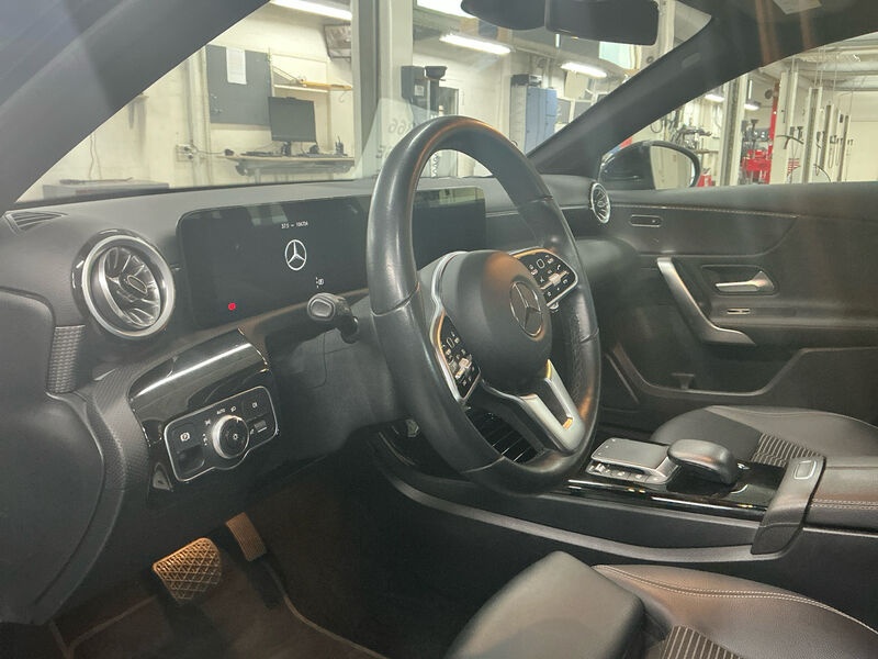 Mercedes-Benz A 200 d Progressive T-Leder Navi LED AHK 5