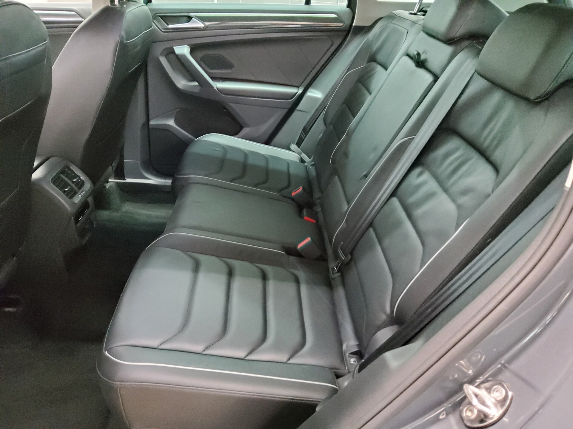Volkswagen Tiguan 1.4 TSI eHybrid Elegance Leder Navi IQ.Light AID AHK 13