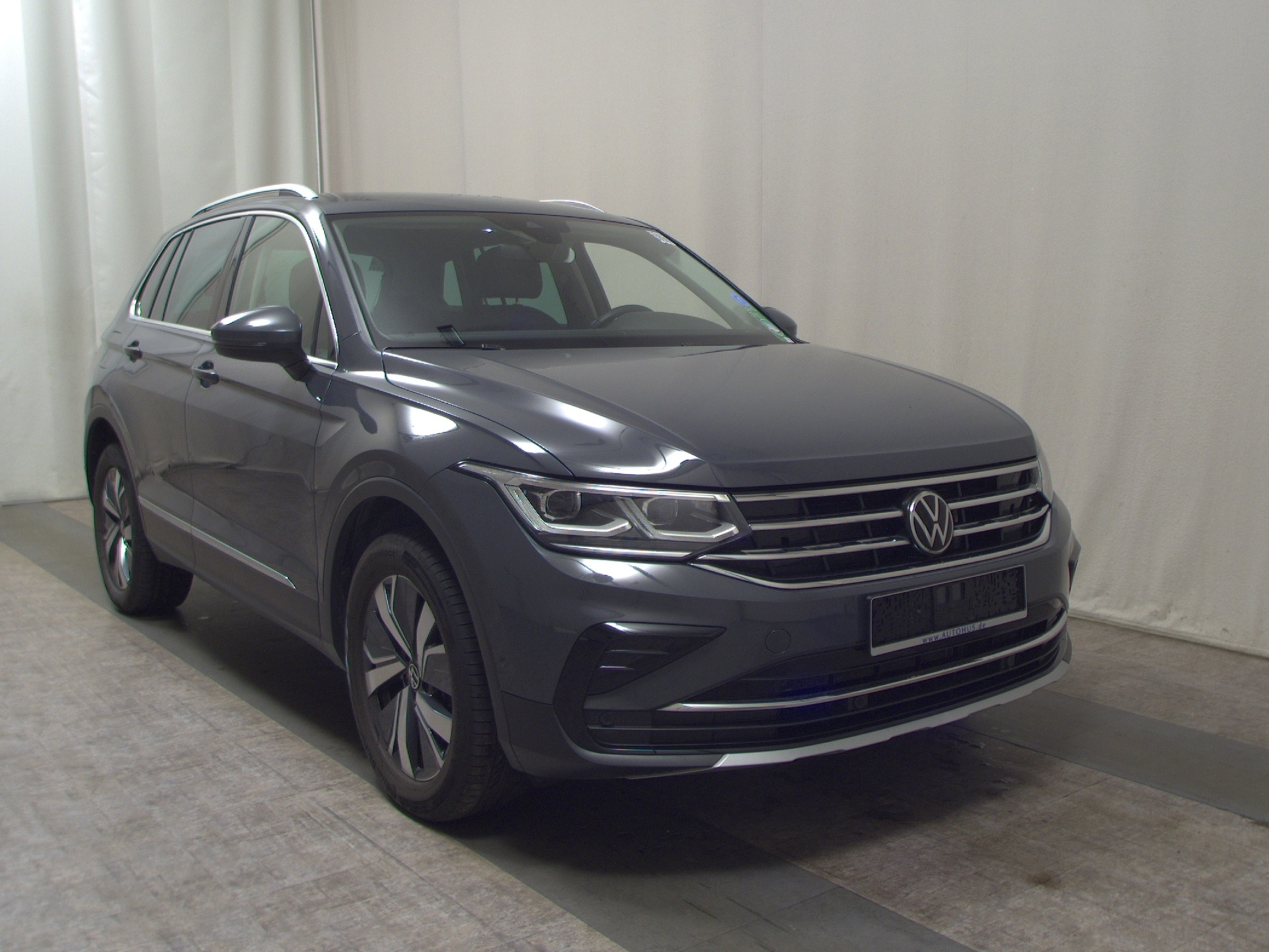 Volkswagen Tiguan 1.4 TSI eHybrid Elegance Leder Navi IQ.Light AID AHK 3