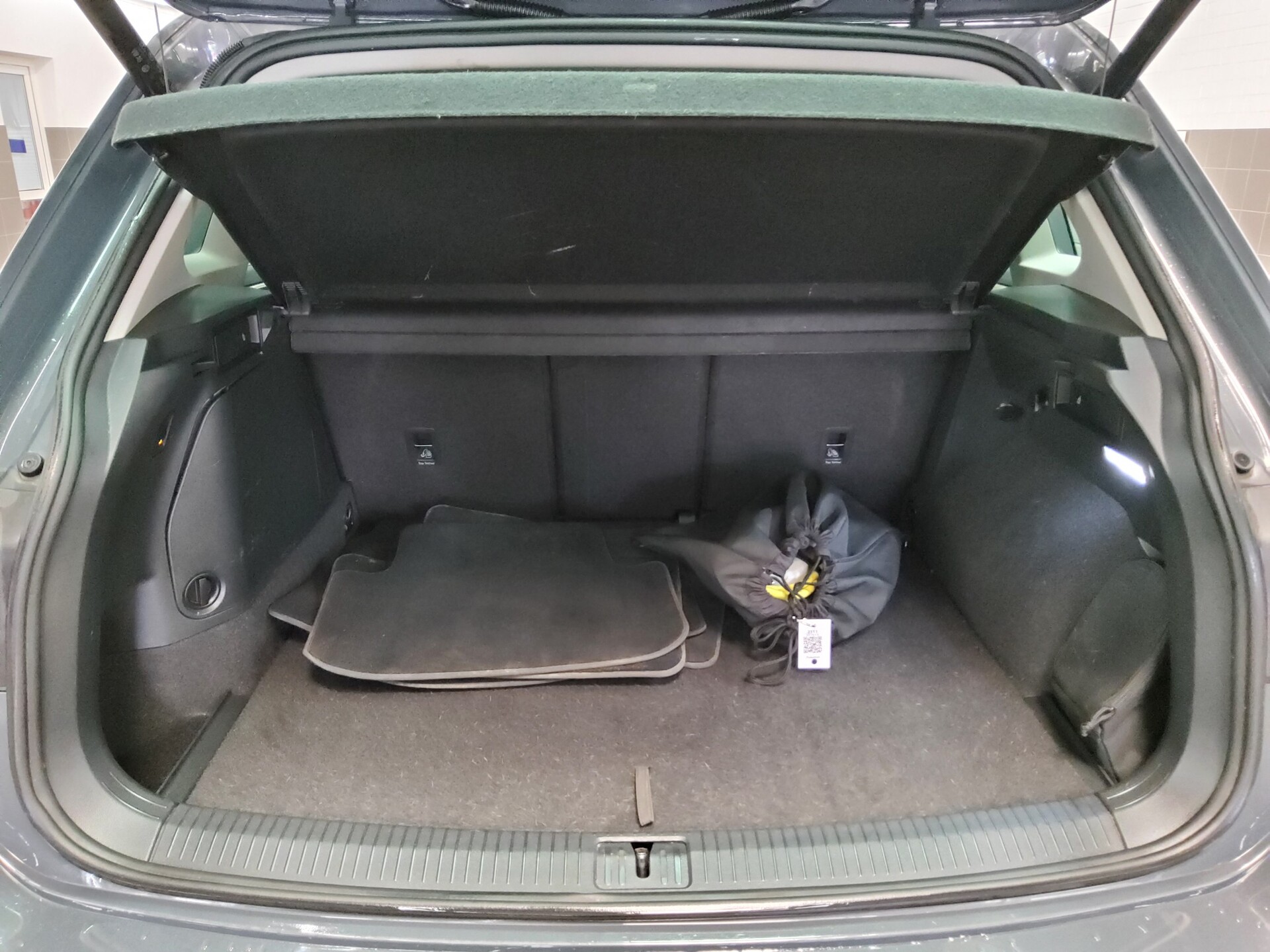 Volkswagen Tiguan 1.4 TSI eHybrid Elegance Leder Navi IQ.Light AID AHK 12