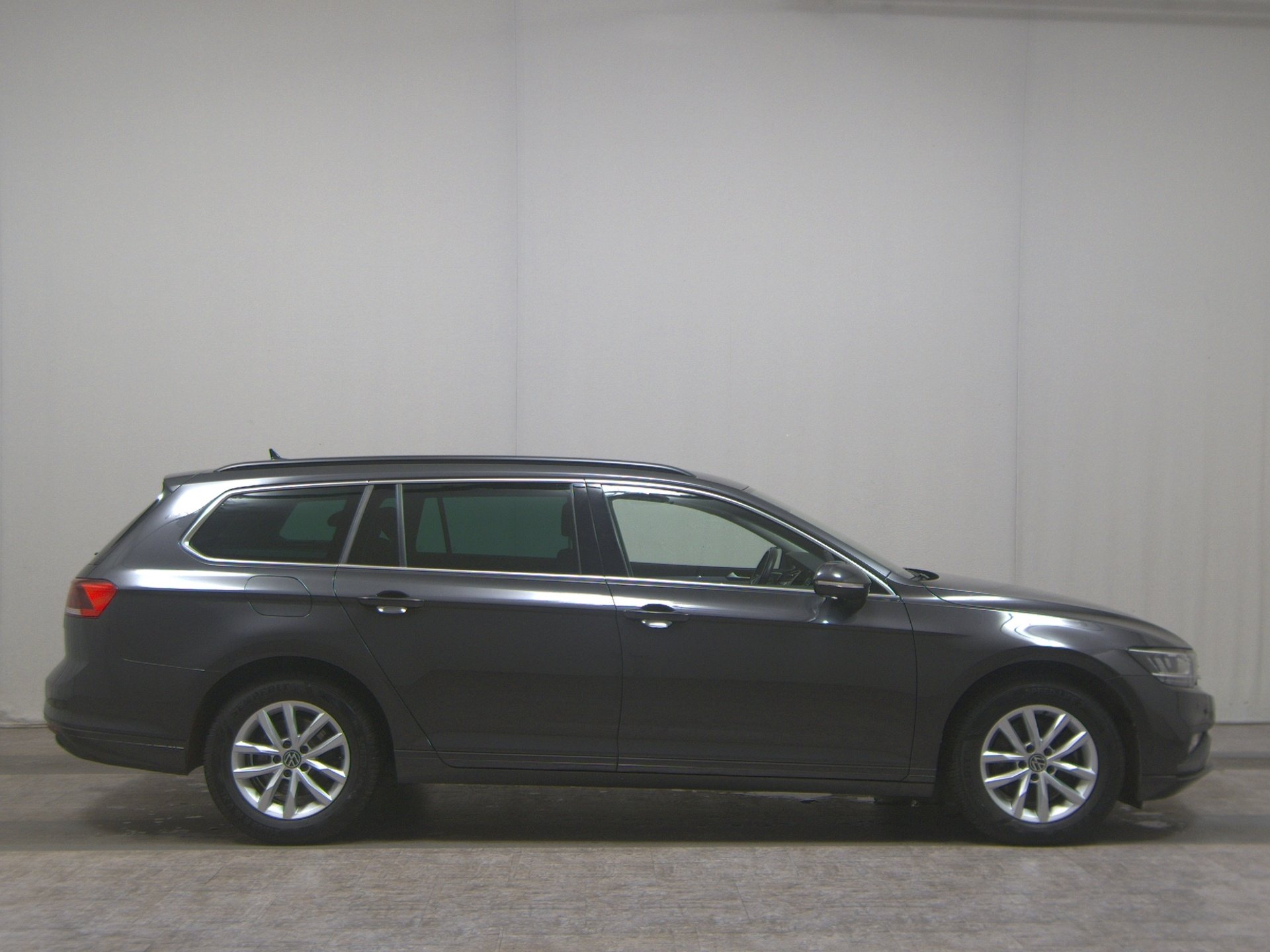 Volkswagen Passat Var. 2.0 TDI Business Navi LED AID