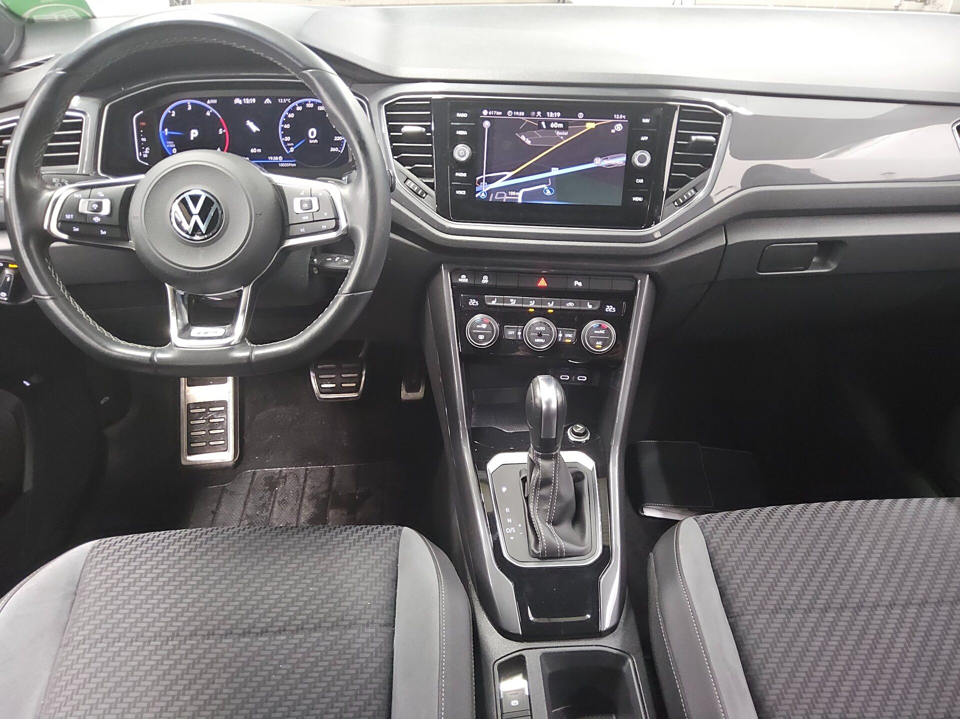 Volkswagen T-Roc 2.0 TDI R-Line Navi AID ACC AHK 5