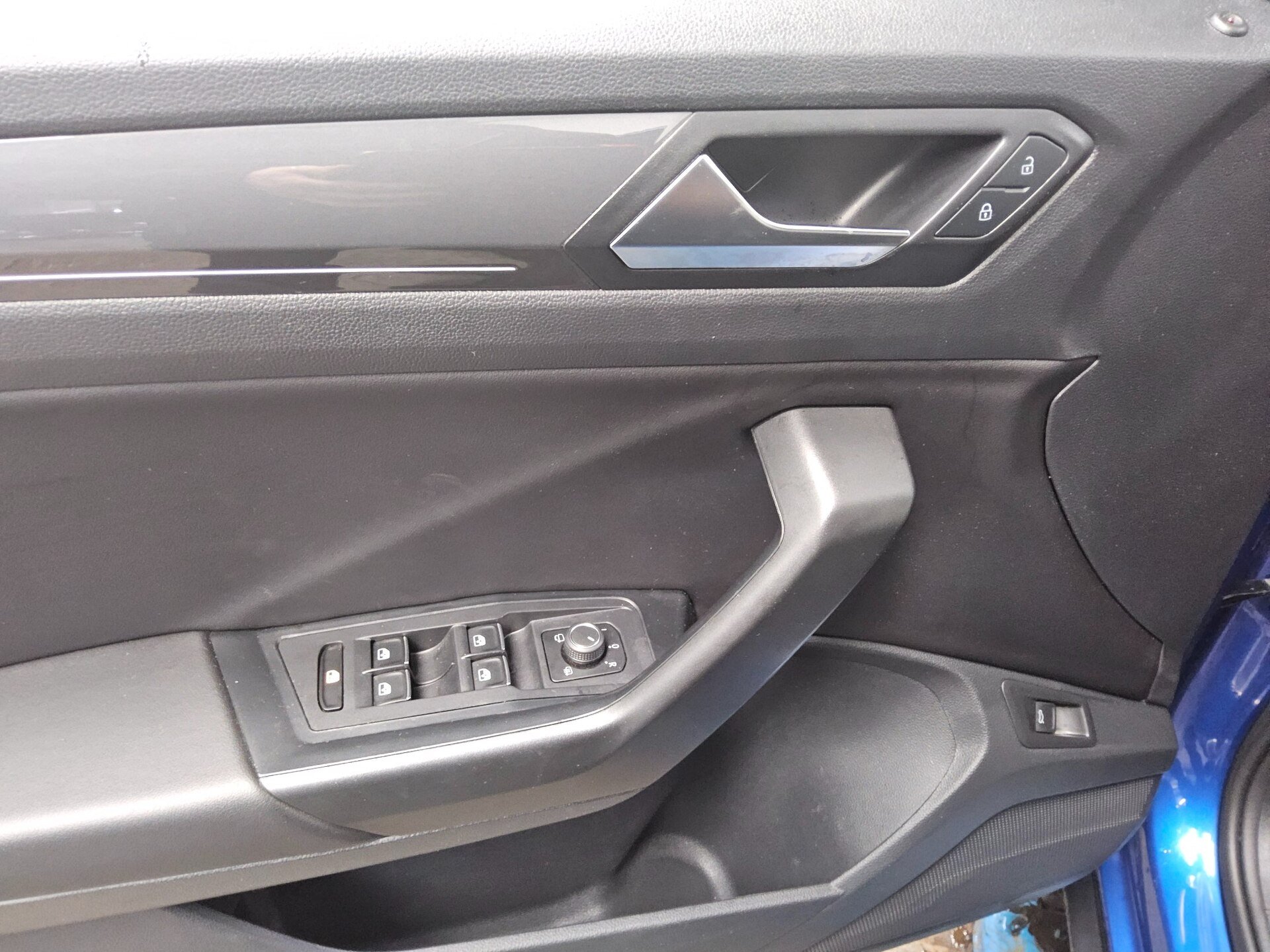 Volkswagen T-Roc 2.0 TDI R-Line Navi AID ACC AHK 10