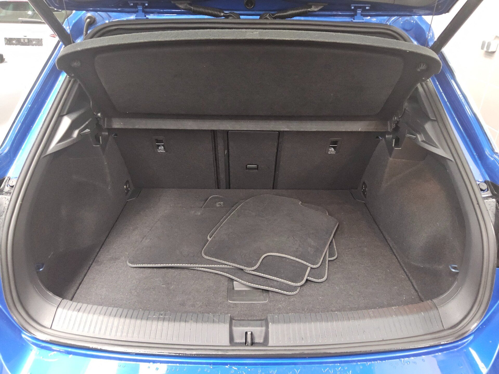 Volkswagen T-Roc 2.0 TDI R-Line Navi AID ACC AHK 13