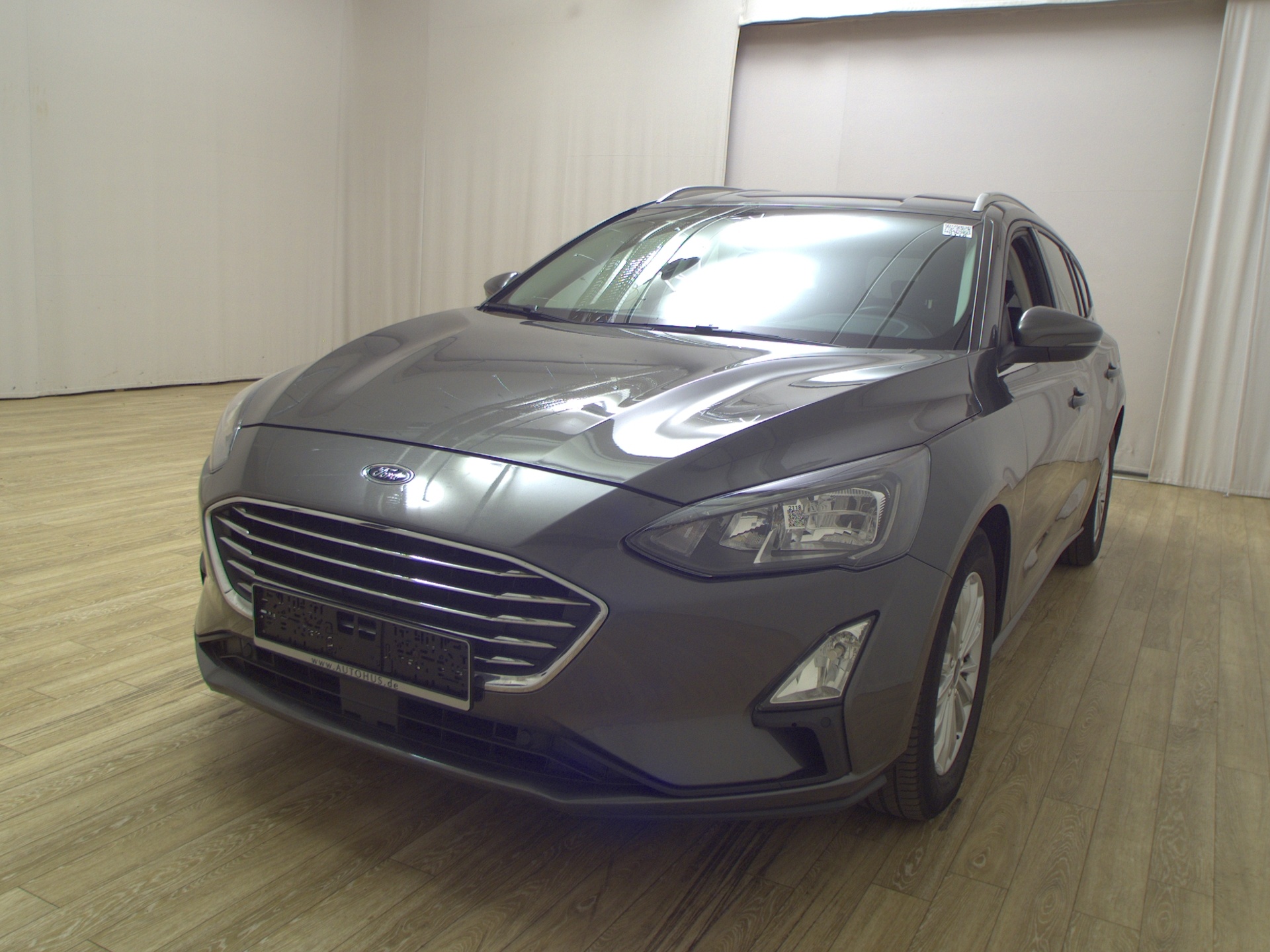 Ford Focus Turnier 1.5 EB Titanium NAVI KLIMAAUT SHZ RFK LED 2