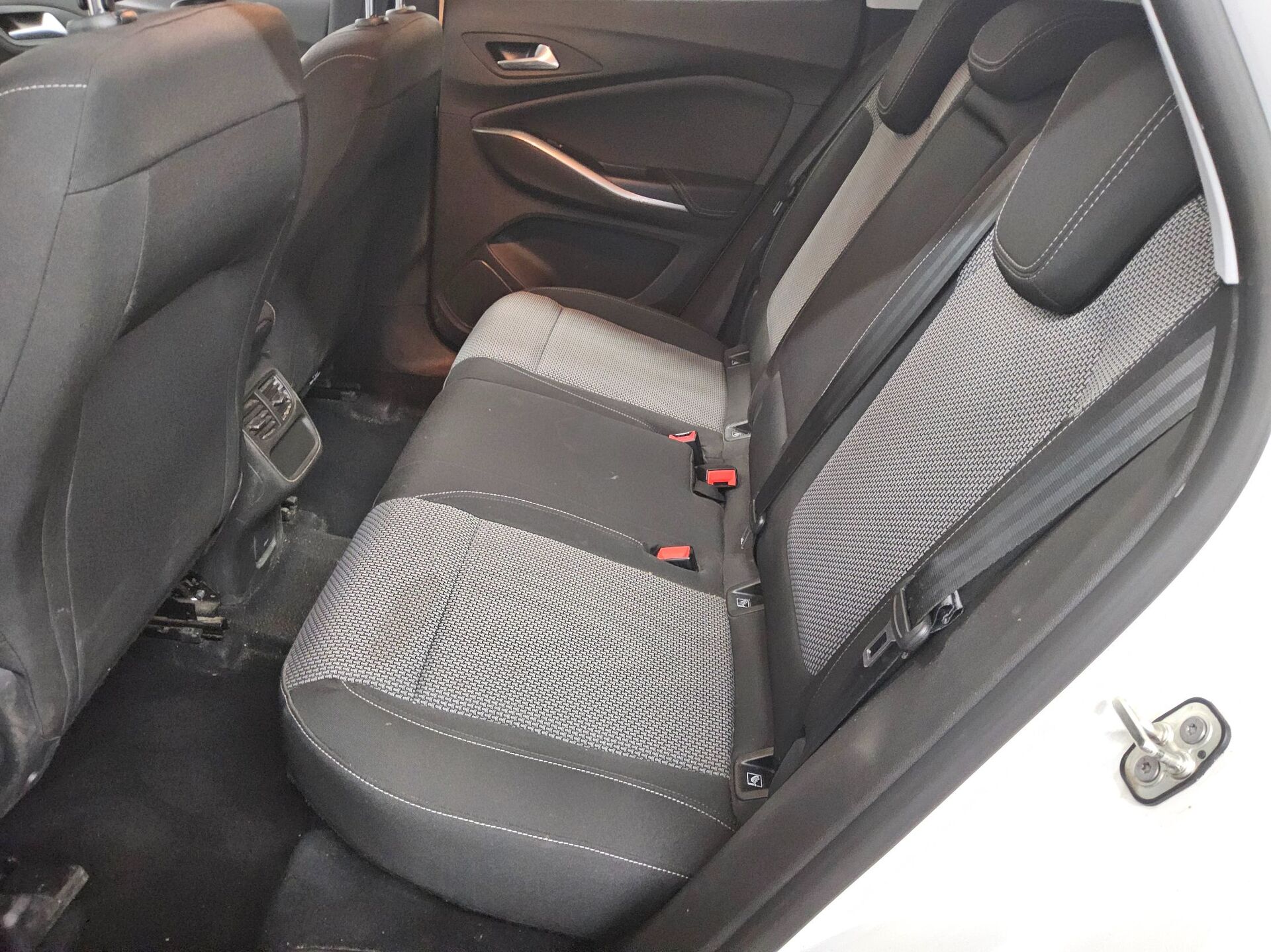 Opel Grandland X 1.5 D Business Ed. Navi LED DigiTacho AHK RFK 13