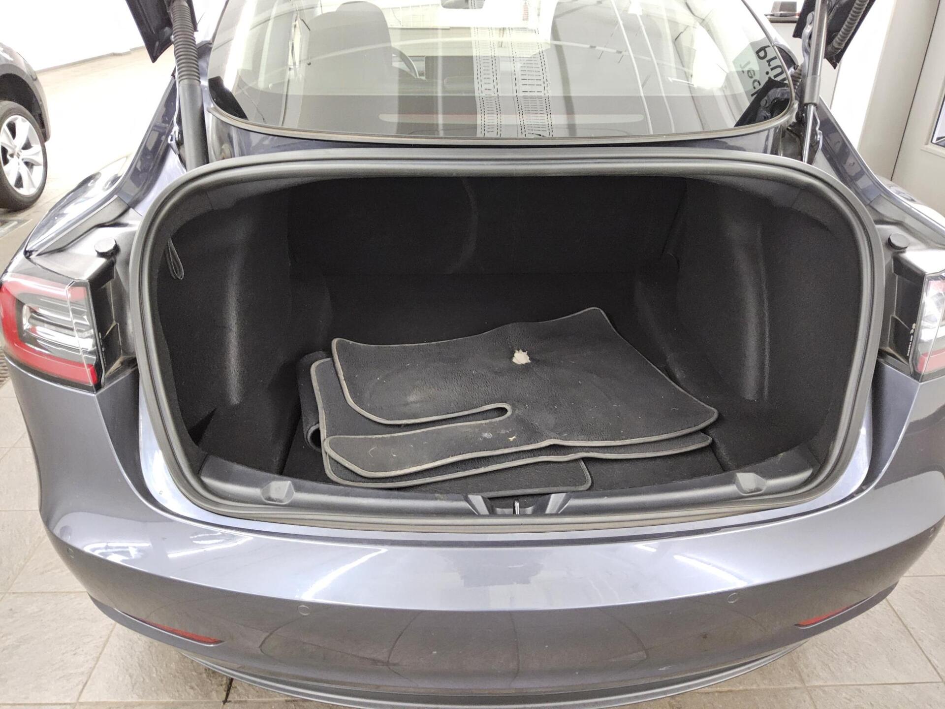 Tesla Model 3 Navi LED Pano Leder RFK 11